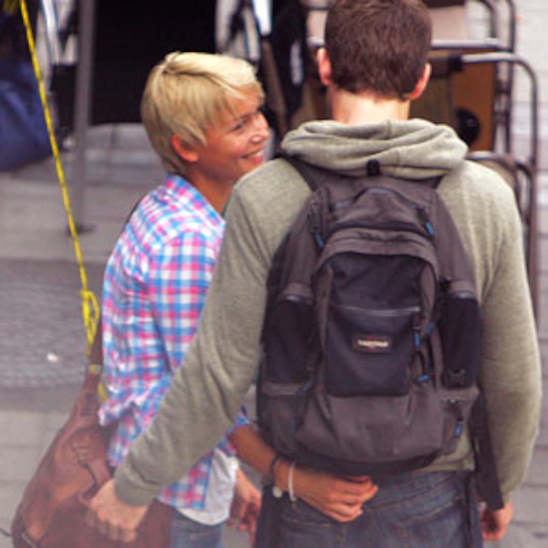 Ryan Reynolds and Scarlett Johansson Let the Paparazzi Ex Games Begin